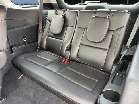 Used 2023 Ford Explorer Limited w/ Limited Technology Package RWD image 13