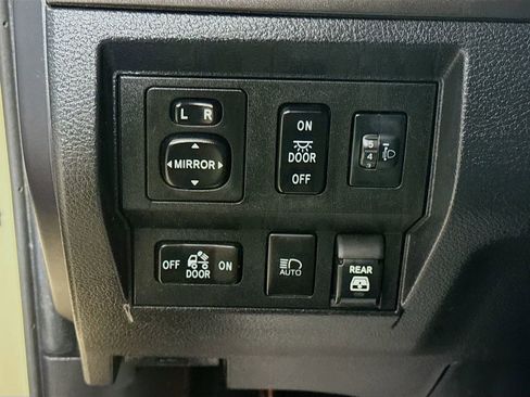 Used 2020 Toyota Tundra SR5 w/ TRD Off-Road Package AWD/4WD image 11