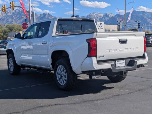 New 2025 Toyota Tacoma SR5 image 3