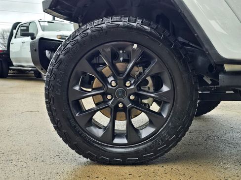 Used 2025 Jeep Wrangler Unlimited Sahara image 14