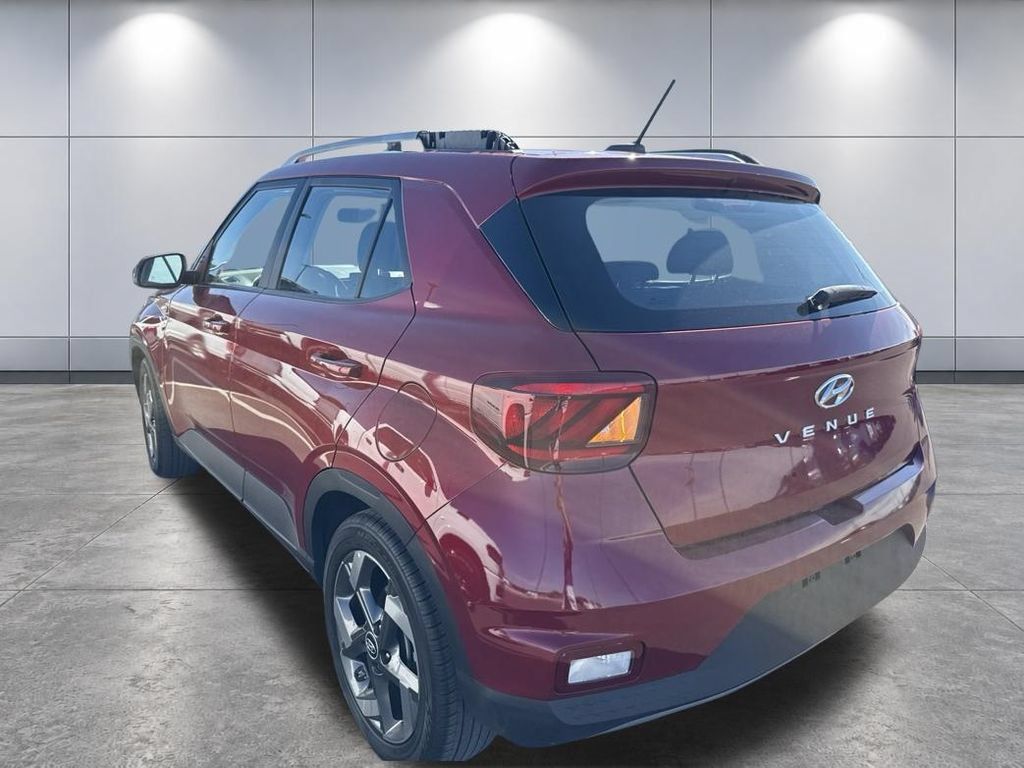 Used 2025 Hyundai Venue SEL FWD image 6