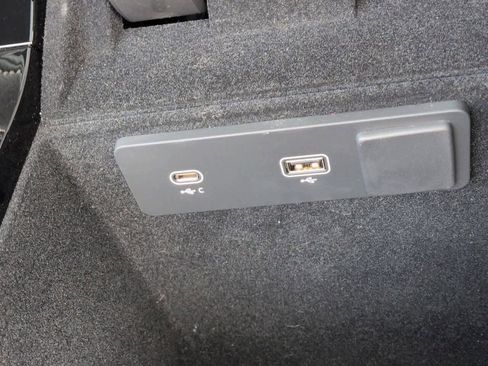 Certified 2023 Land Rover Range Rover Velar R-Dynamic S image 33