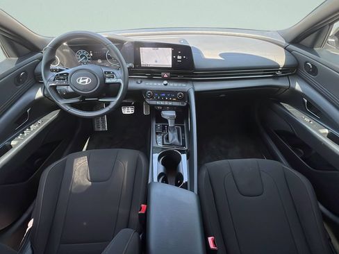 Used 2025 Hyundai Elantra SEL FWD image 10