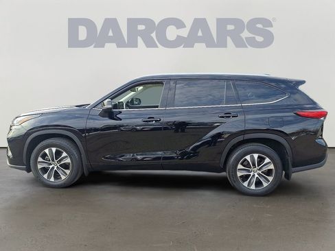 Used 2021 Toyota Highlander XLE image 4