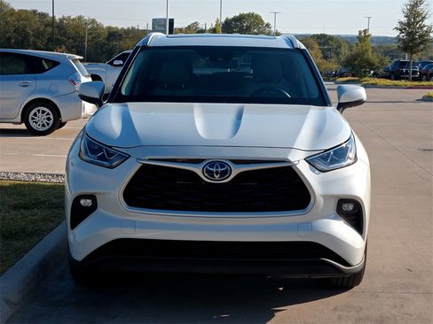 Used 2023 Toyota Highlander Bronze Edition image 8