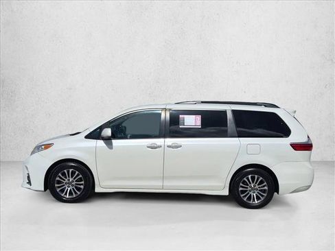 Used 2019 Toyota Sienna XLE Premium FWD image 9