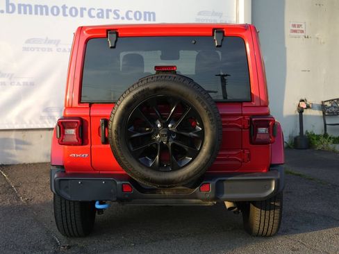 Used 2024 Jeep Wrangler Unlimited Sahara w/ Technology Group AWD/4WD image 6