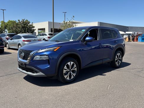 Used 2023 Nissan Rogue SV FWD image 2