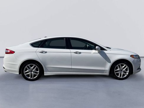 Used 2015 Ford Fusion SE w/ Equipment Group 202A FWD image 2