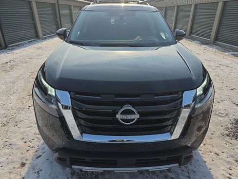 Used 2024 Nissan Pathfinder Platinum w/ Cargo Package image 10