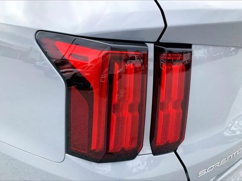 Used 2023 Kia Sorento SX image 27