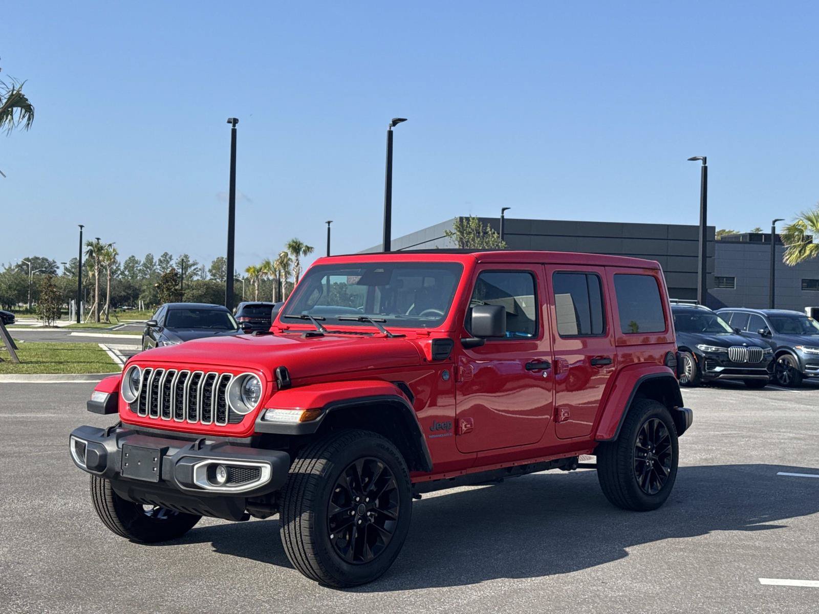 Used 2025 Jeep Wrangler Unlimited Sahara w/ Safety Group AWD/4WD image 7