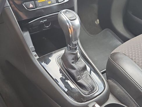 Used 2020 Buick Encore Preferred image 12