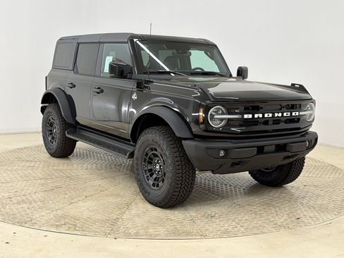 New 2026 Ford Bronco Outer Banks w/ Sasquatch Package AWD/4WD image 7
