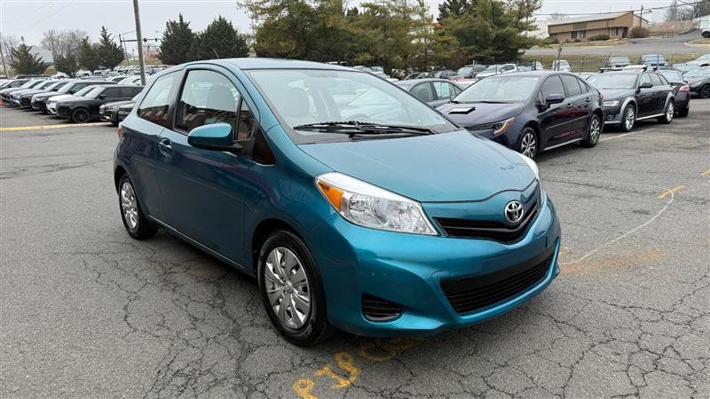 Used 2012 Toyota Yaris L FWD image 3
