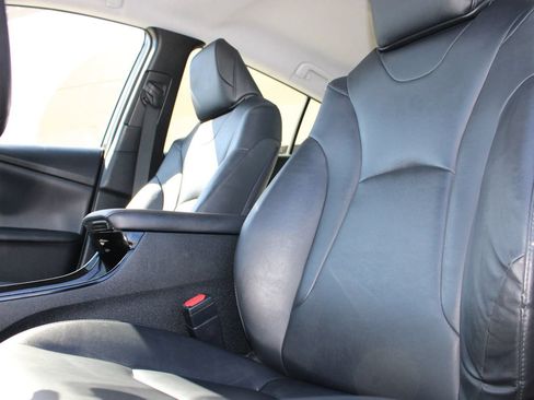 Used 2017 Toyota Prius Prime Advanced FWD image 9