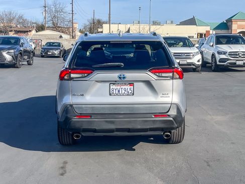 Used 2021 Toyota RAV4 XLE image 3