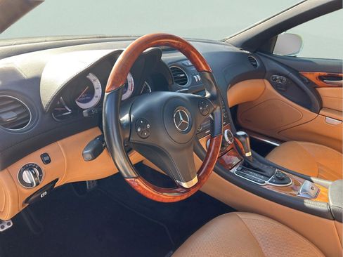 Used 2011 Mercedes-Benz SL 550 image 24