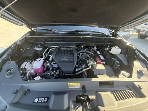 Certified 2025 Toyota Highlander Limited FWD image 34