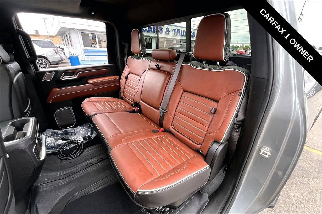 Used 2025 GMC Sierra 3500 Denali Ultimate AWD/4WD image 6