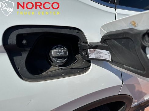 Used 2018 Volkswagen Tiguan SE image 11