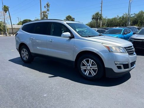 Used 2015 Chevrolet Traverse LT image 1