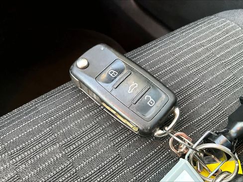 Used 2017 Volkswagen Tiguan Limited image 13