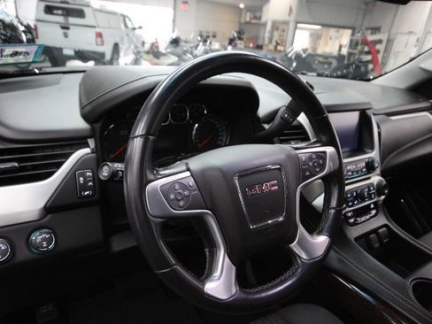 Used 2018 GMC Yukon SLE w/ SLE Value Package image 17