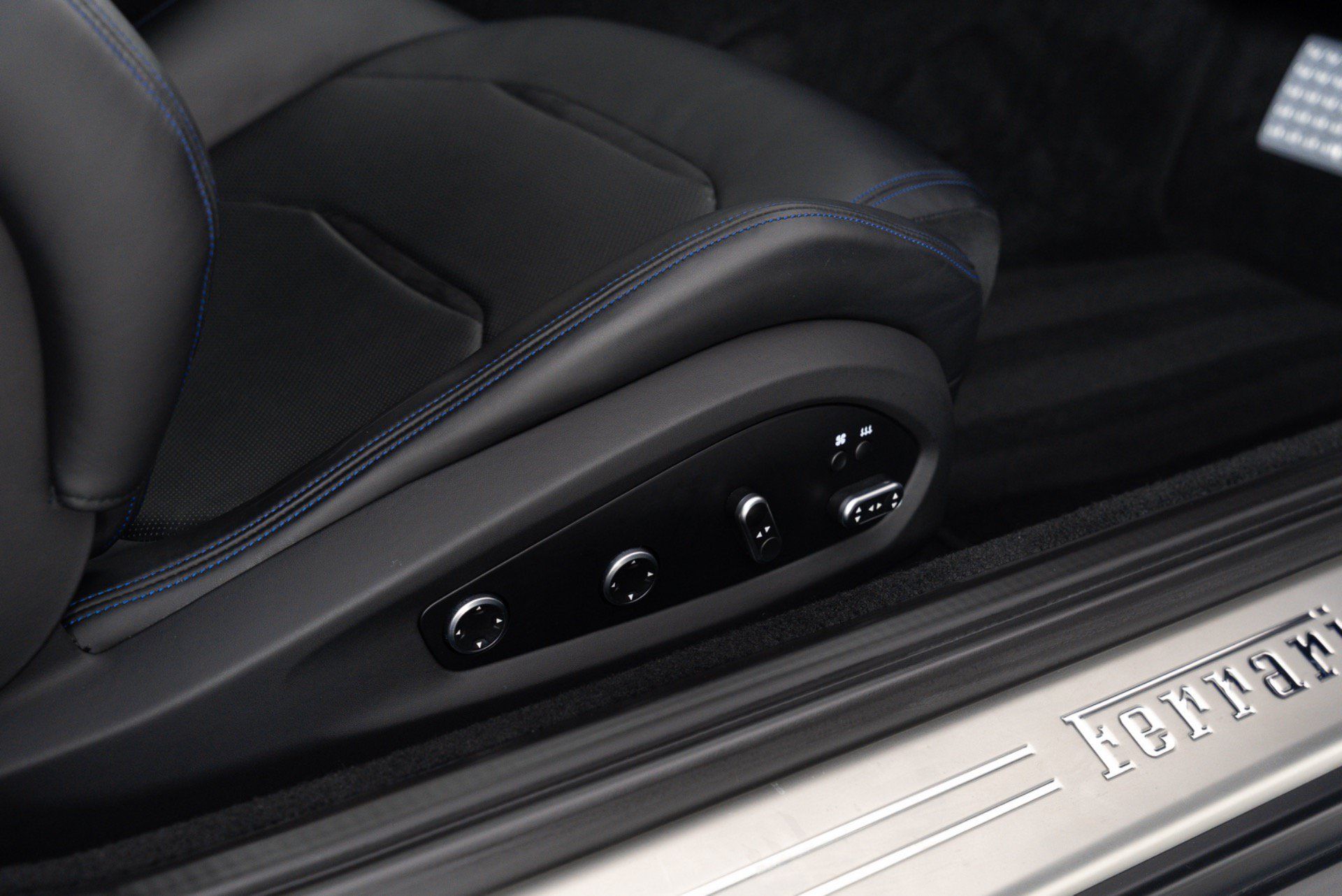 Used 2019 Ferrari GTC4Lusso T RWD image 41