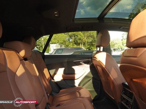 Used 2019 Audi Q8 Premium Plus w/ Premium Plus image 40