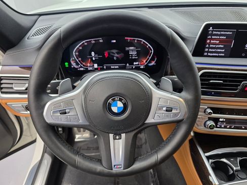 Used 2022 BMW 740i w/ M Sport Package RWD image 19