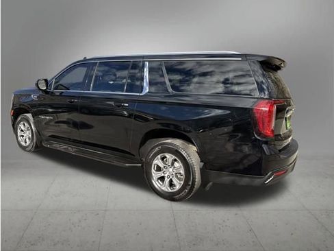 Used 2023 GMC Yukon XL SLE image 3