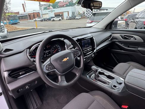Used 2021 Chevrolet Traverse LS image 12