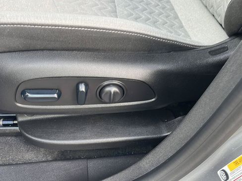 Used 2024 Chevrolet Equinox LS w/ LS Convenience Package FWD image 18