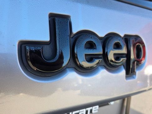 Used 2018 Jeep Grand Cherokee Altitude image 14