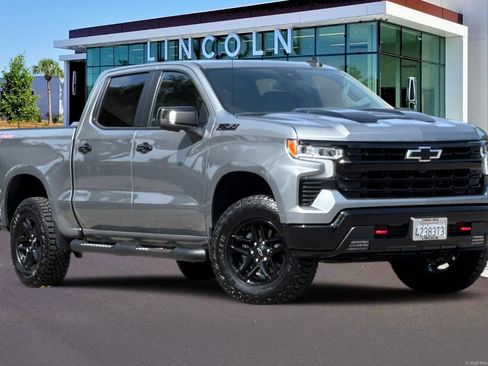 Used 2023 Chevrolet Silverado 1500 LT Trail Boss w/ LT Trail Boss Premium Package AWD/4WD image 2