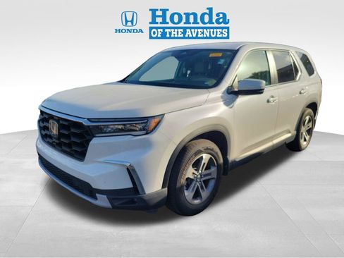 Used 2025 Honda Pilot EX-L image 3