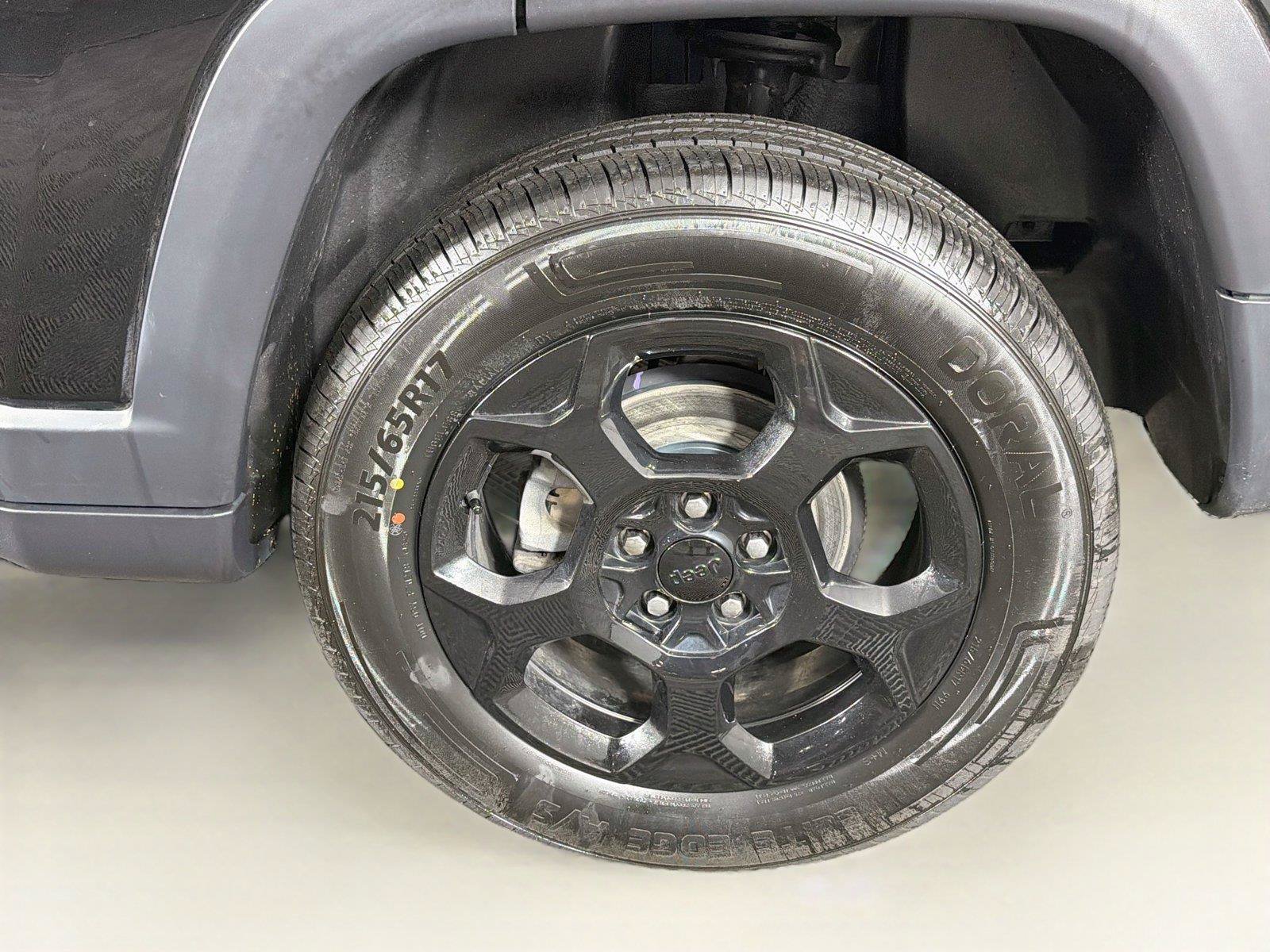 Used 2023 Jeep Compass Trailhawk w/ Sun and Sound Group AWD/4WD image 34