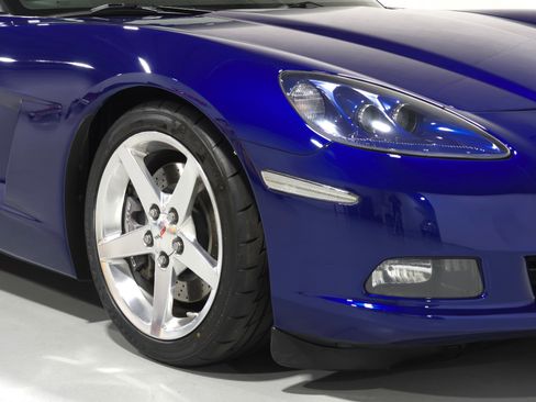 Used 2006 Chevrolet Corvette Coupe w/ Preferred Equipment Group RWD image 46