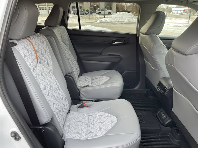 Used 2022 Toyota Highlander Bronze Edition AWD/4WD image 21