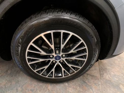 Certified 2022 Ford Escape SEL w/ Technology Package image 9