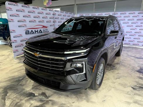 Used 2026 Chevrolet Traverse LT image 2