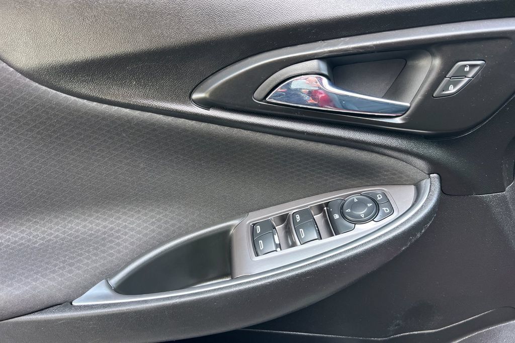 Used 2020 Chevrolet Malibu LT FWD image 13