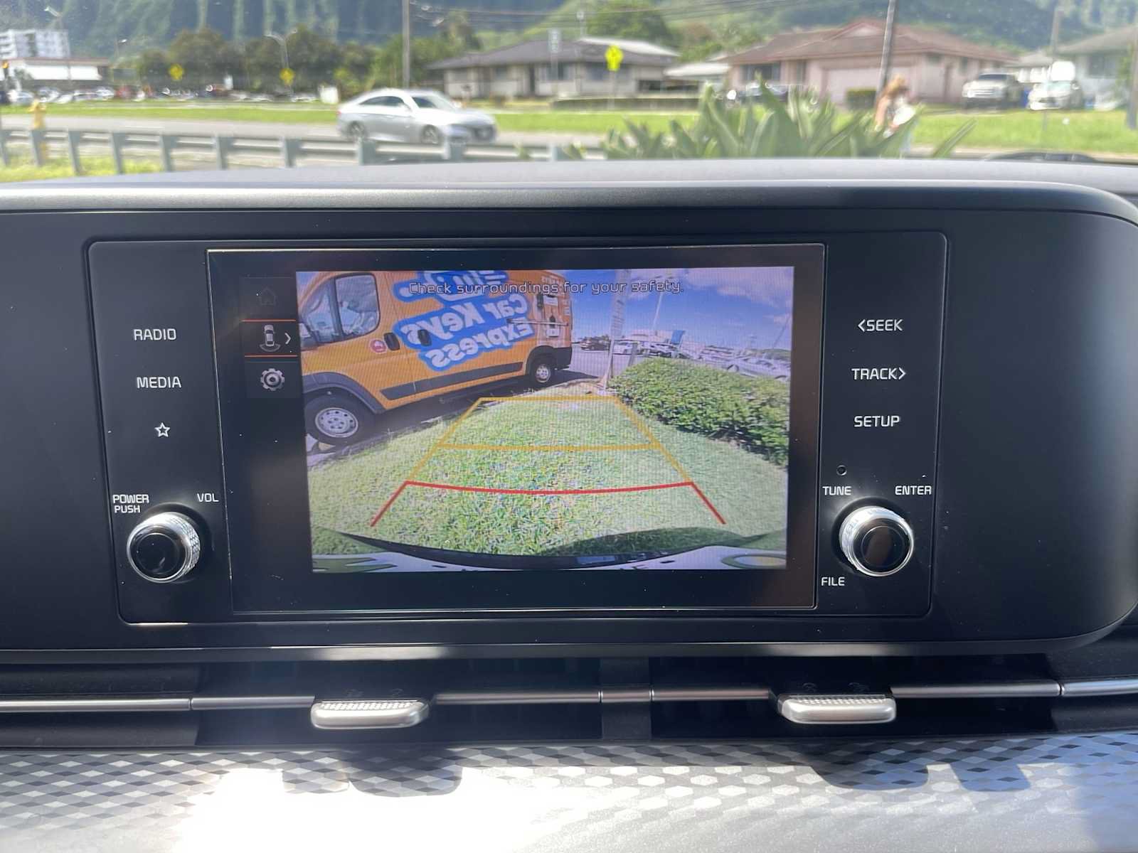 Used 2024 Kia Carnival LX FWD image 18
