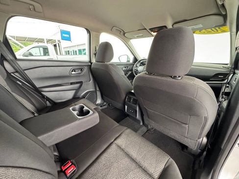 Used 2025 Nissan Rogue SV FWD image 25