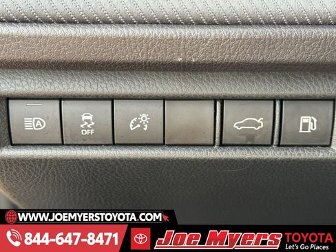 Used 2025 Toyota Camry SE image 25