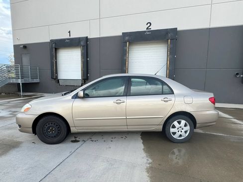 Used 2005 Toyota Corolla LE w/ Audio Value Pkg FWD image 2