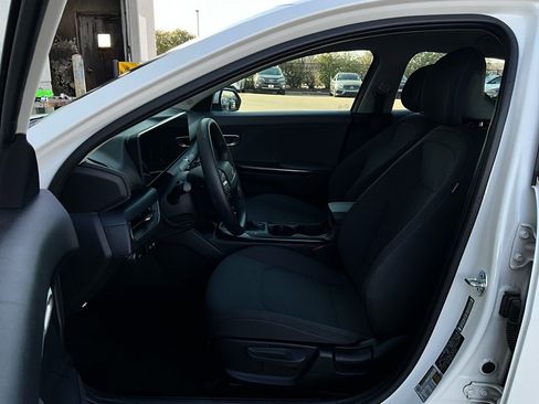 Used 2025 Kia K4 LXS image 10