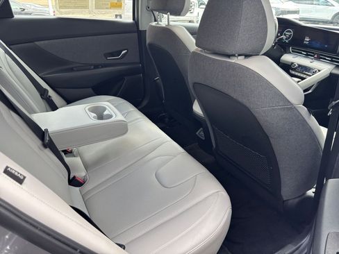 Used 2025 Hyundai Elantra Limited image 38