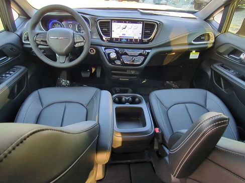 New 2026 Chrysler Pacifica Select w/ S Appearance Package image 28